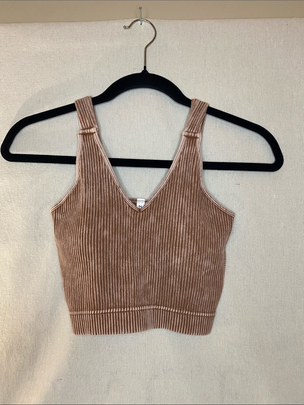 NWT Zenana Ribbed, Cropped Stone Washed V Neck, Padded Tank Top. S/M,     L/XL - Picture 2 of 3